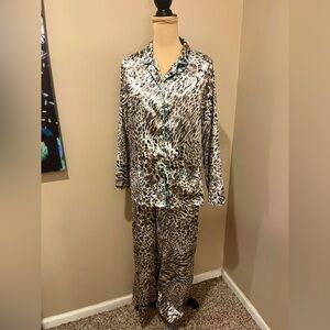 PINK K Animal Print  with light blue piping Satin PJ. Set, size M